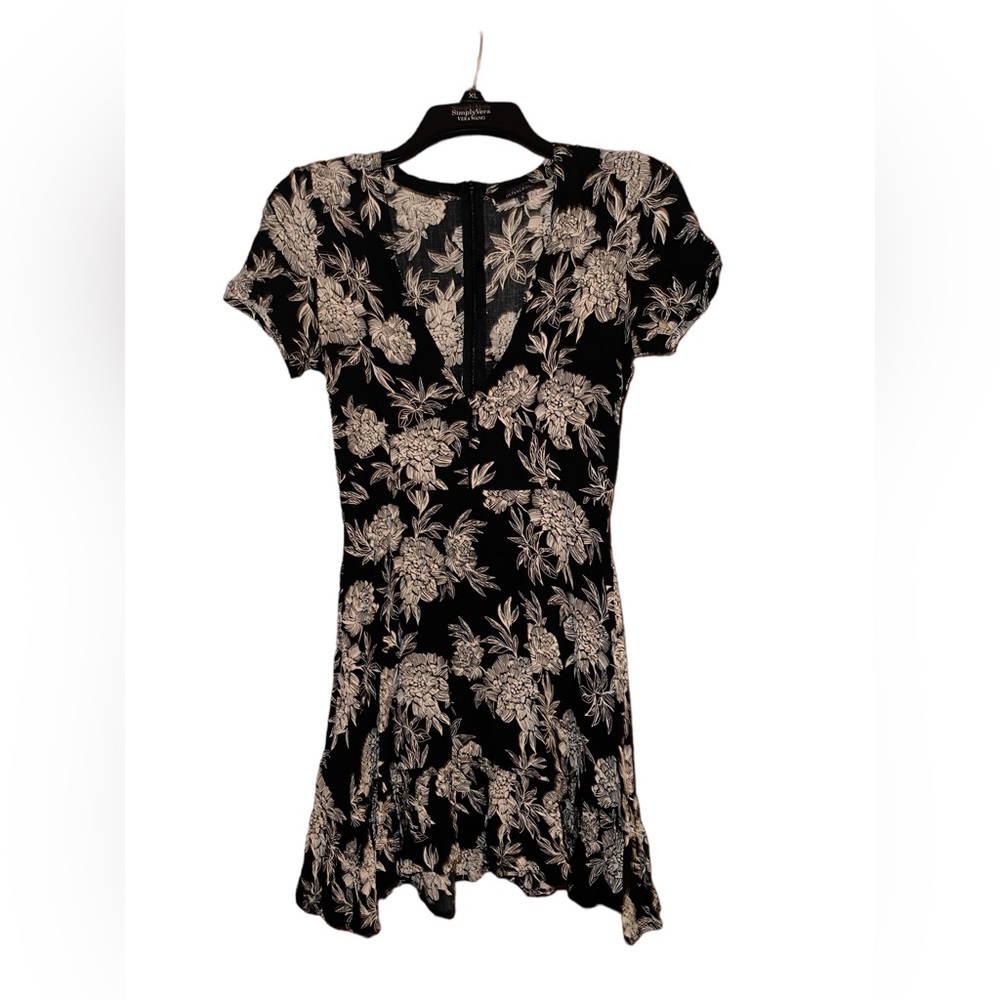 OLIVACEOUS NWOT BLACK AND WHITE FLORAL MINI DRESS SIZE SMALL